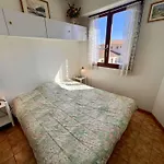 T2 Climatise A Cavalaire, Parking Prive, Proche Centre Et Plages, Balcon Au Calme - Fr-1-226b-110 *