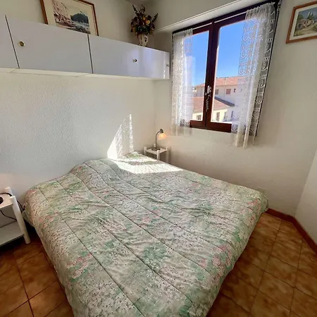 T2 Climatise A Cavalaire, Parking Prive, Proche Centre Et Plages, Balcon Au Calme - Fr-1-226b-110 *