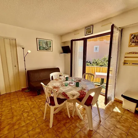 Apartment T2 Climatise A Cavalaire, Parking Prive, Proche Centre Et Plages, Balcon Au Calme - Fr-1-226b-110 *