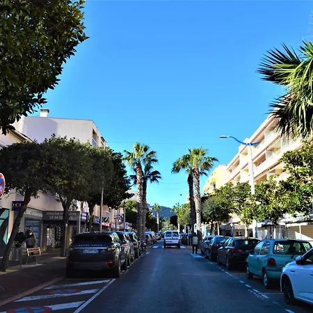 T2 Climatise A Cavalaire, Parking Prive, Proche Centre Et Plages, Balcon Au Calme - Fr-1-226b-110 Daire